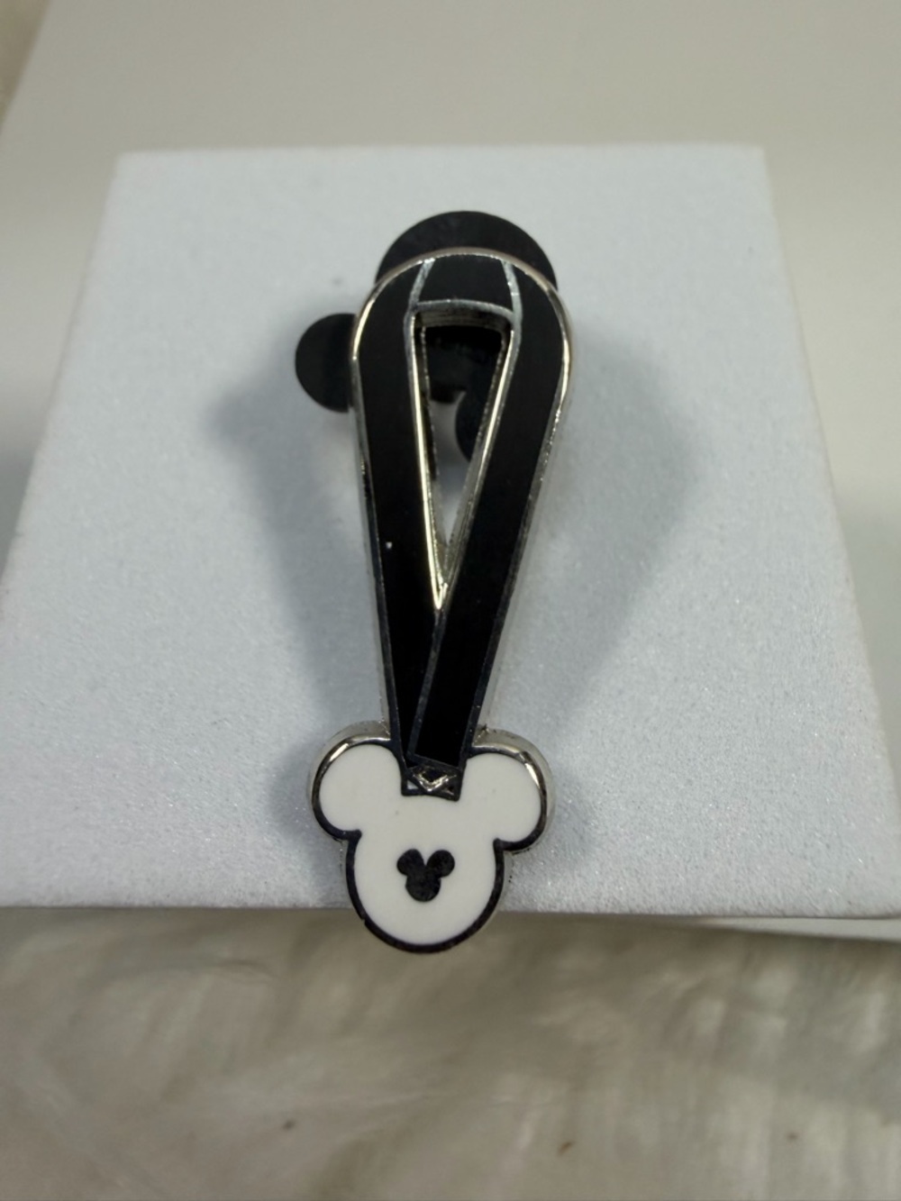 💙3/$20 DISNEY PIN Black and White Mickey